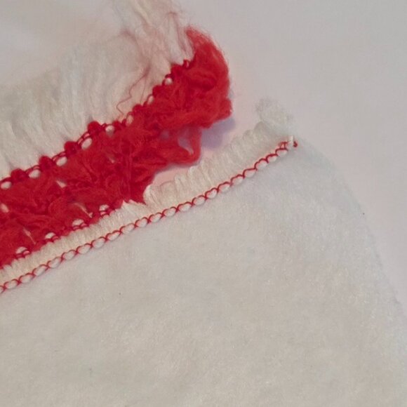 Vintage Santa’s Workshop 45" Round Tree Skirt - Felt, Fringe Trim - 50+ yrs old - Picture 4 of 4